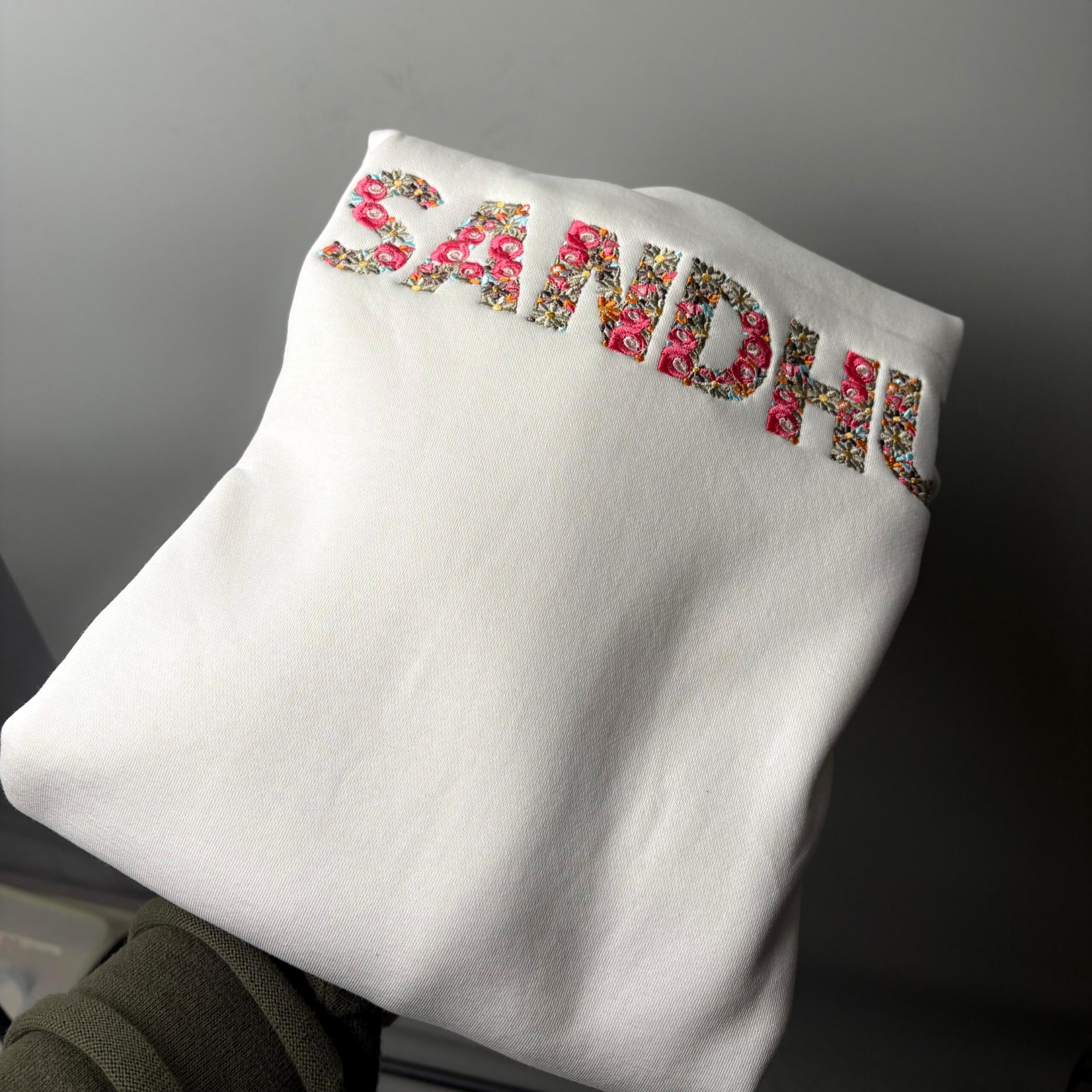 Personalized Floral Sweatshirt – Surname Edition - Image 2