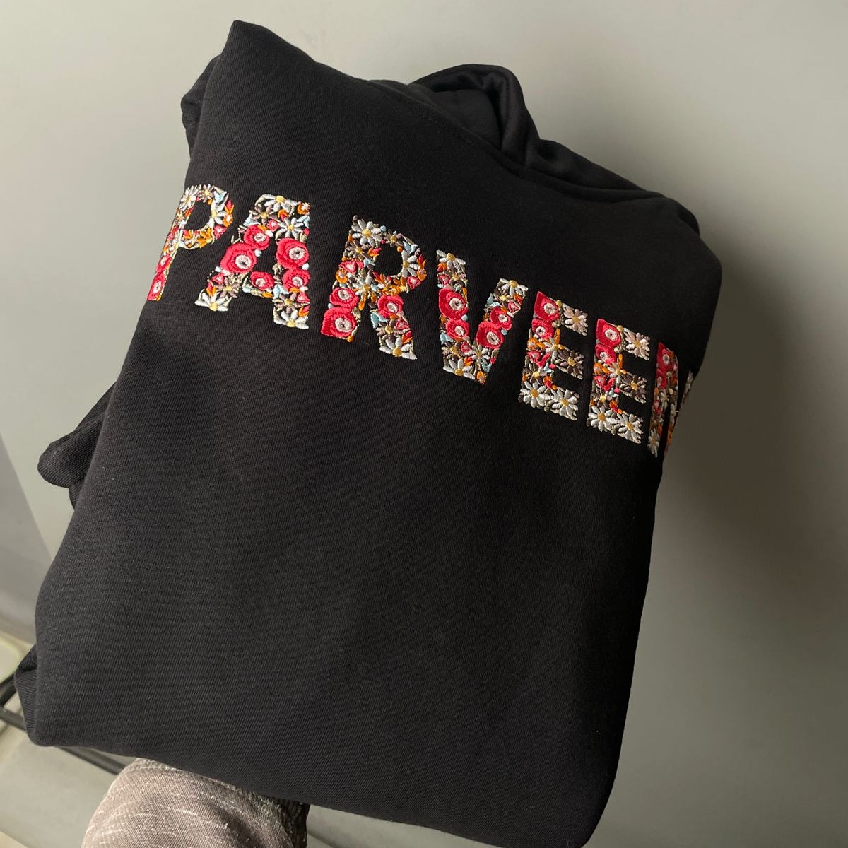 Personalized Floral Sweatshirt – Surname Edition - Image 3